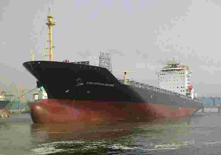 Корабель з українцями на борту горить у Аравійському морі