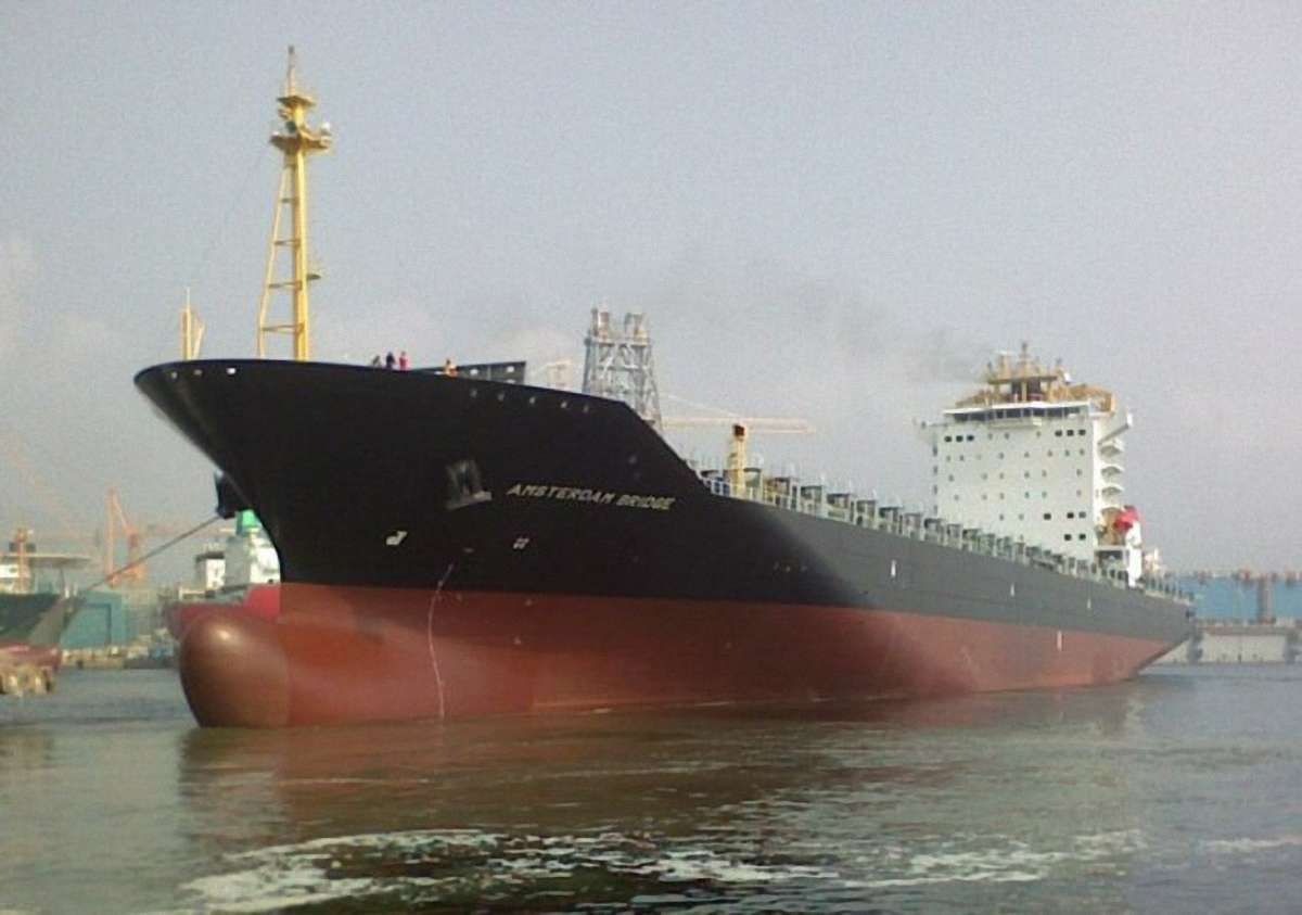 Корабель з українцями на борту горить у Аравійському морі
