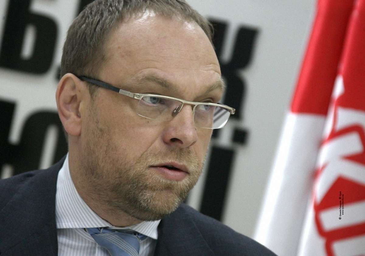 Перед візитом до Тимошенко тюремник сказав Власенку зняти штани 