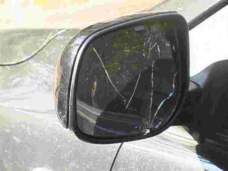 В окрузі, по якому іде син Азарова, обстріляли авто кандидата