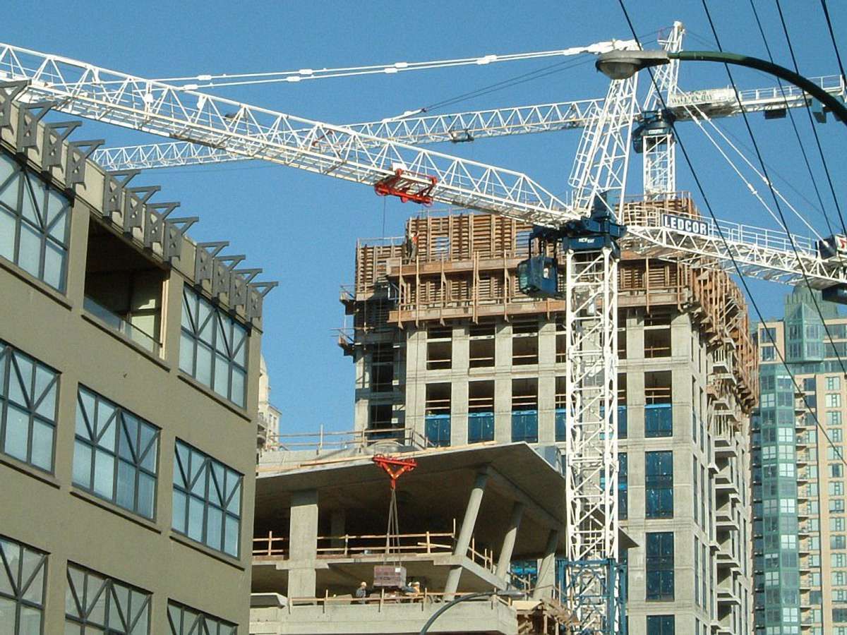 На Львівщині у Стрию підліток травмувався на будівництві