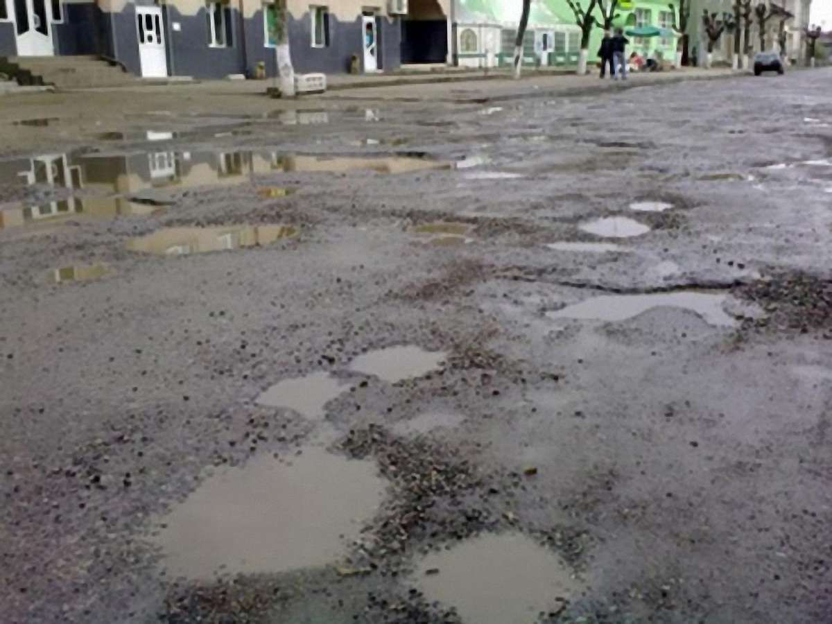 Міжнародну трасу через Хирів відремонтують за 10 млн грн