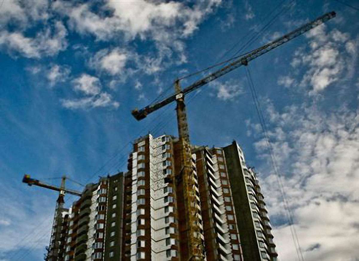 Українці заплатять за житло суддів та банкірів