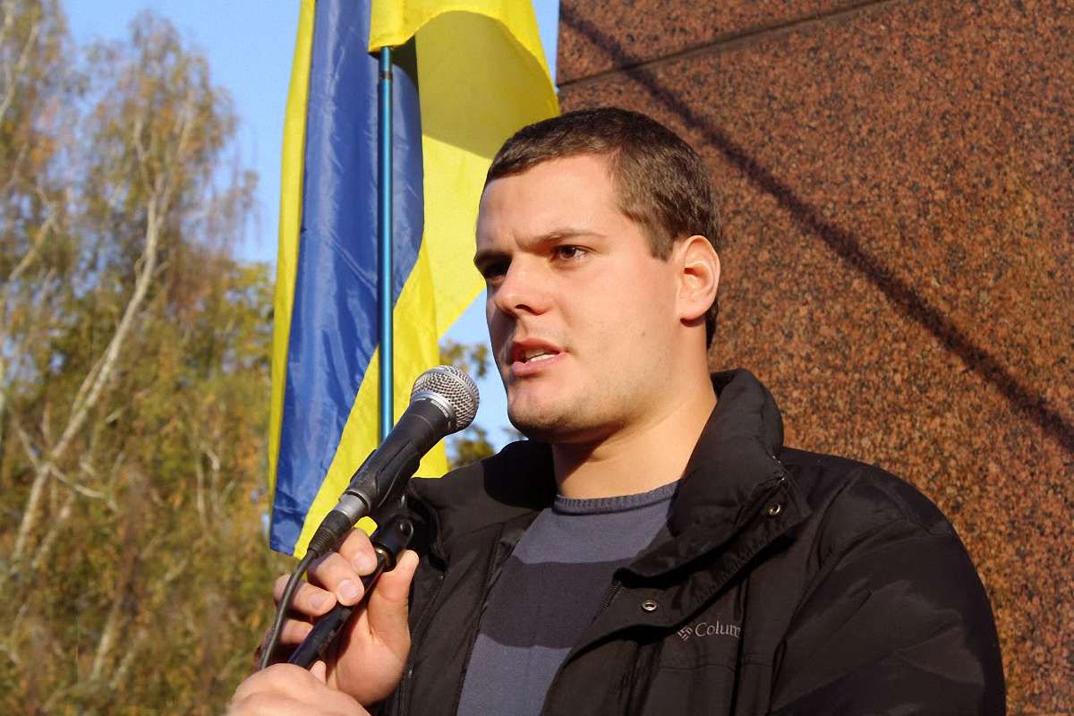 Свободівець – комуністу: Ви загрузли у гламурі