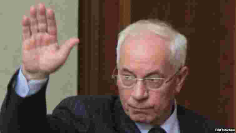 Азаров закинув Росії подвійну політику щодо України