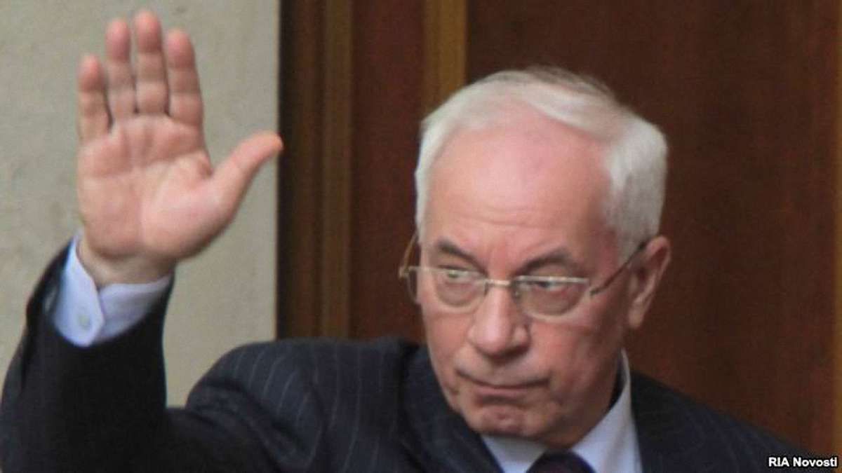 Азаров закинув Росії подвійну політику щодо України