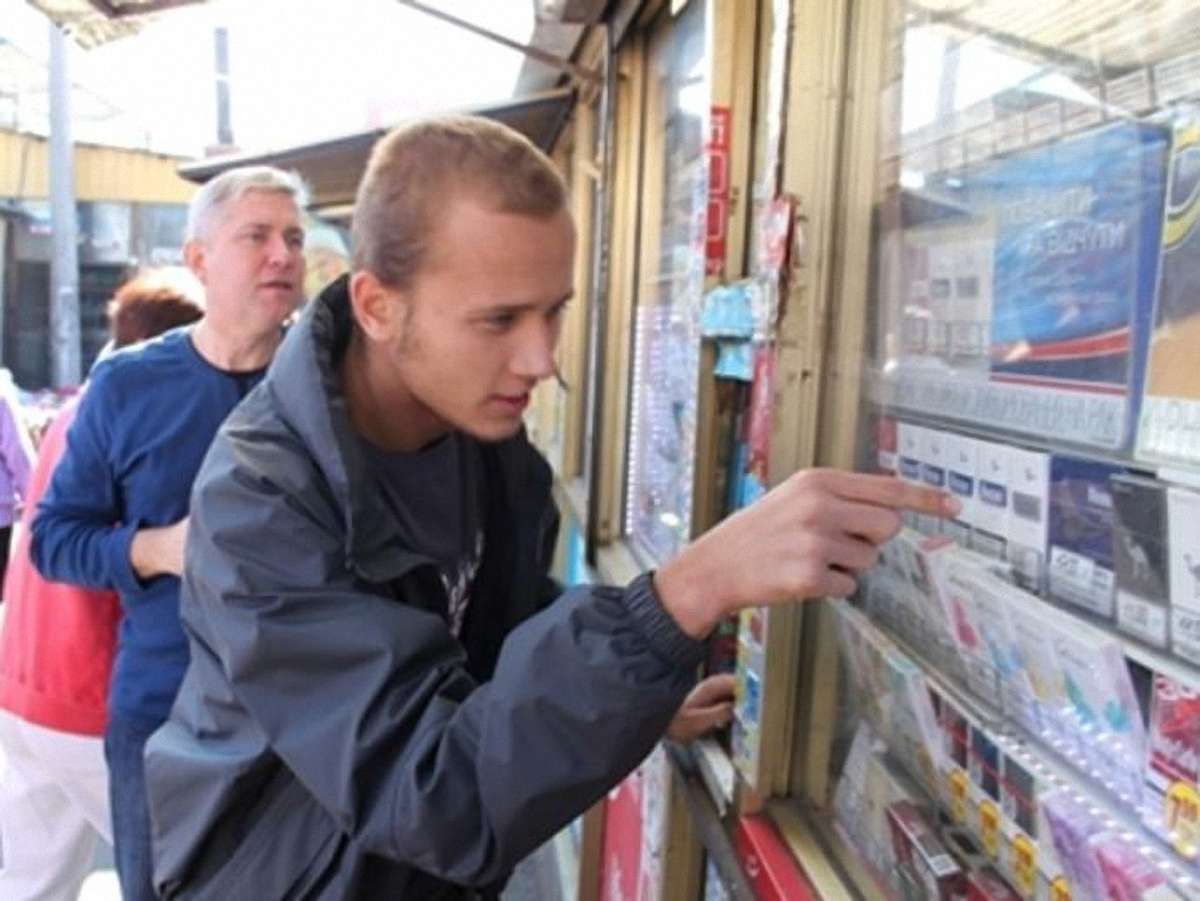 Українці вдвічі більше витратили на цигарки, ніж на хліб і молоко