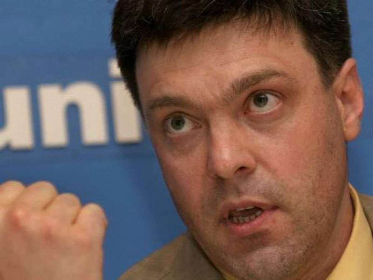 Влада остаточно згортає свободу слова, – Тягнибок
