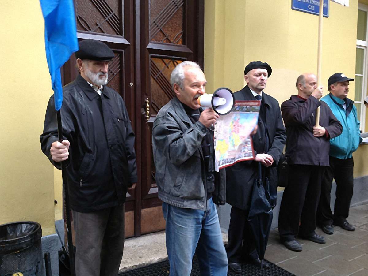 Треба демонтувати пам’ятник Радянській армії, – з пікету у Львові