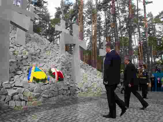 Янукович і Коморовський відкрили меморіал жертвам тоталітаризму