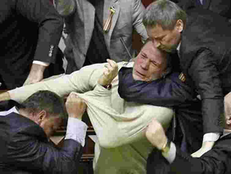 Кандидати мусять переконати українців, що не крастимуть, - політолог