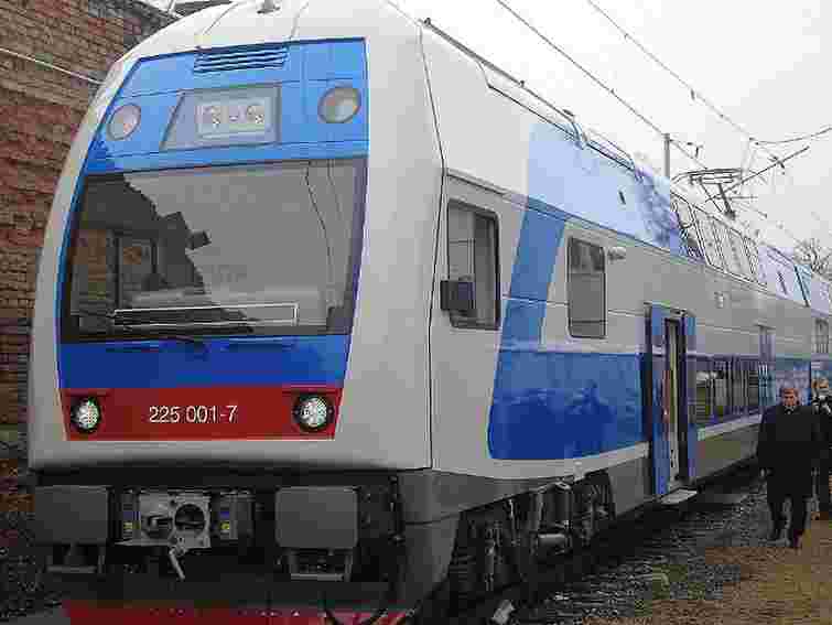 Україні потрібно купити 500 швидкісних електропоїздів, - Азаров