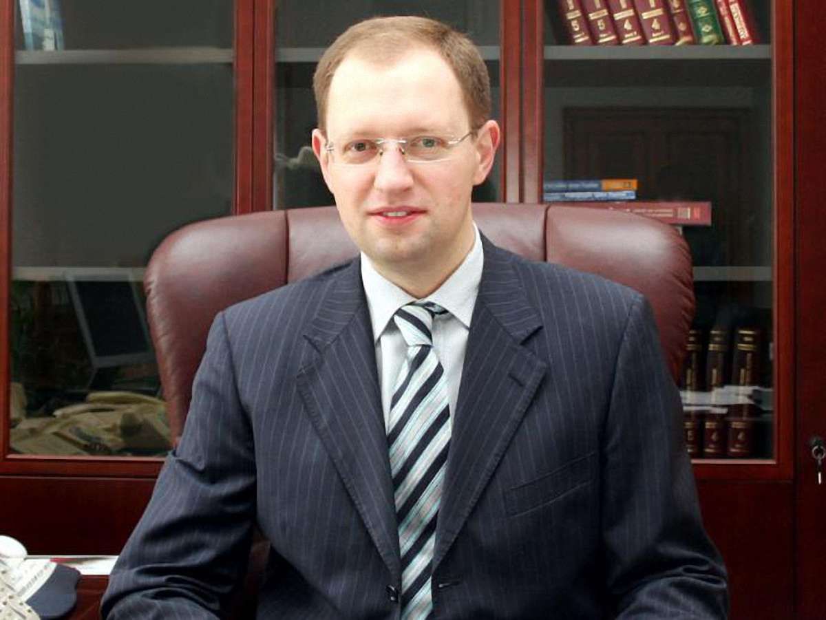 Яценюк: Навіщо купувати місця в опозиційному списку?