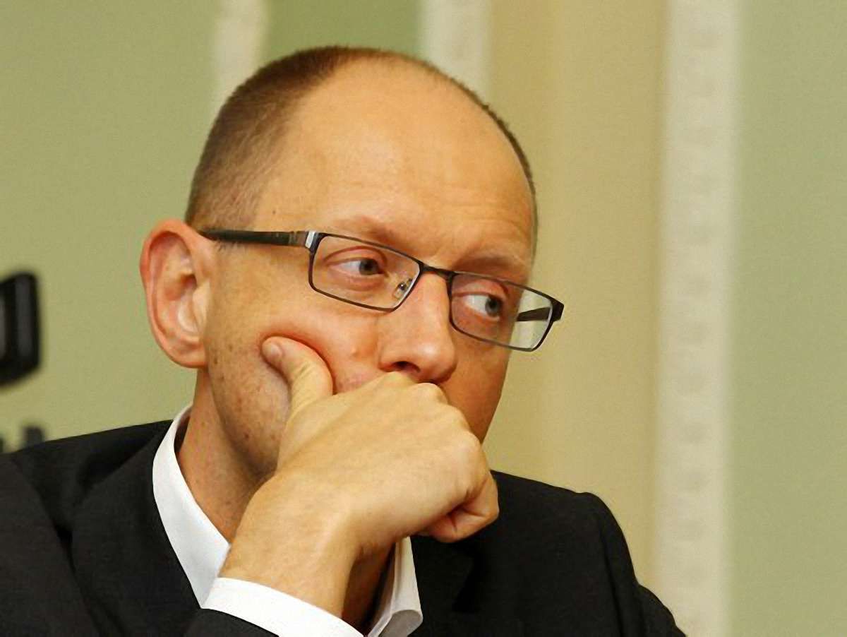 На Сході люди більше ображені на владу, - Яценюк