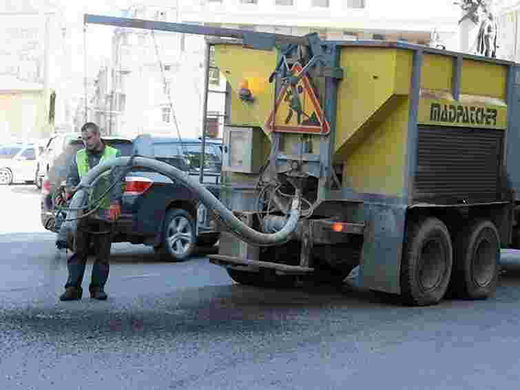 Місцеві бюджети Львівщини отримали 9 млн грн на дороги