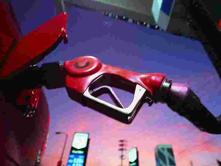 Україна з 1 грудня введе мито на нафтопродукти