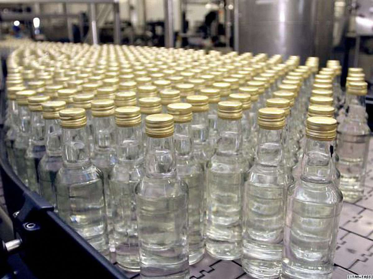 На Львівщині припинили нелегальний продаж 4 тис. літрів спирту