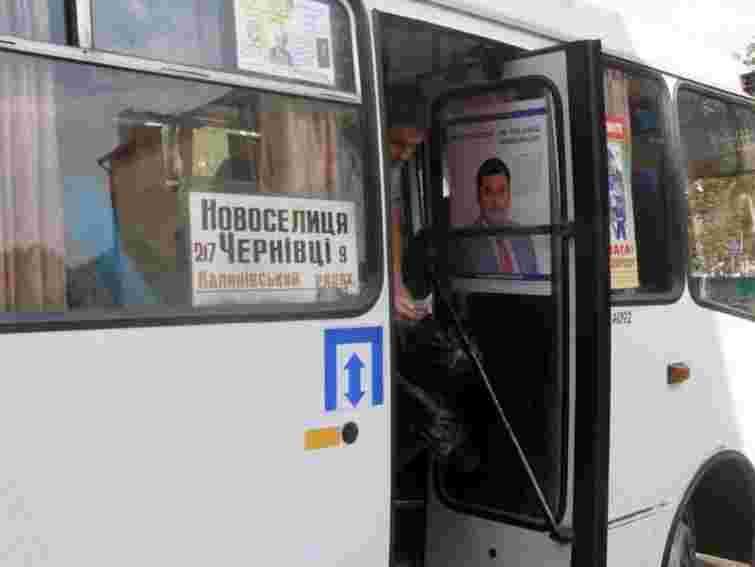 У Чернівцях кандидат-регіонал розмістив агітацію на маршрутках