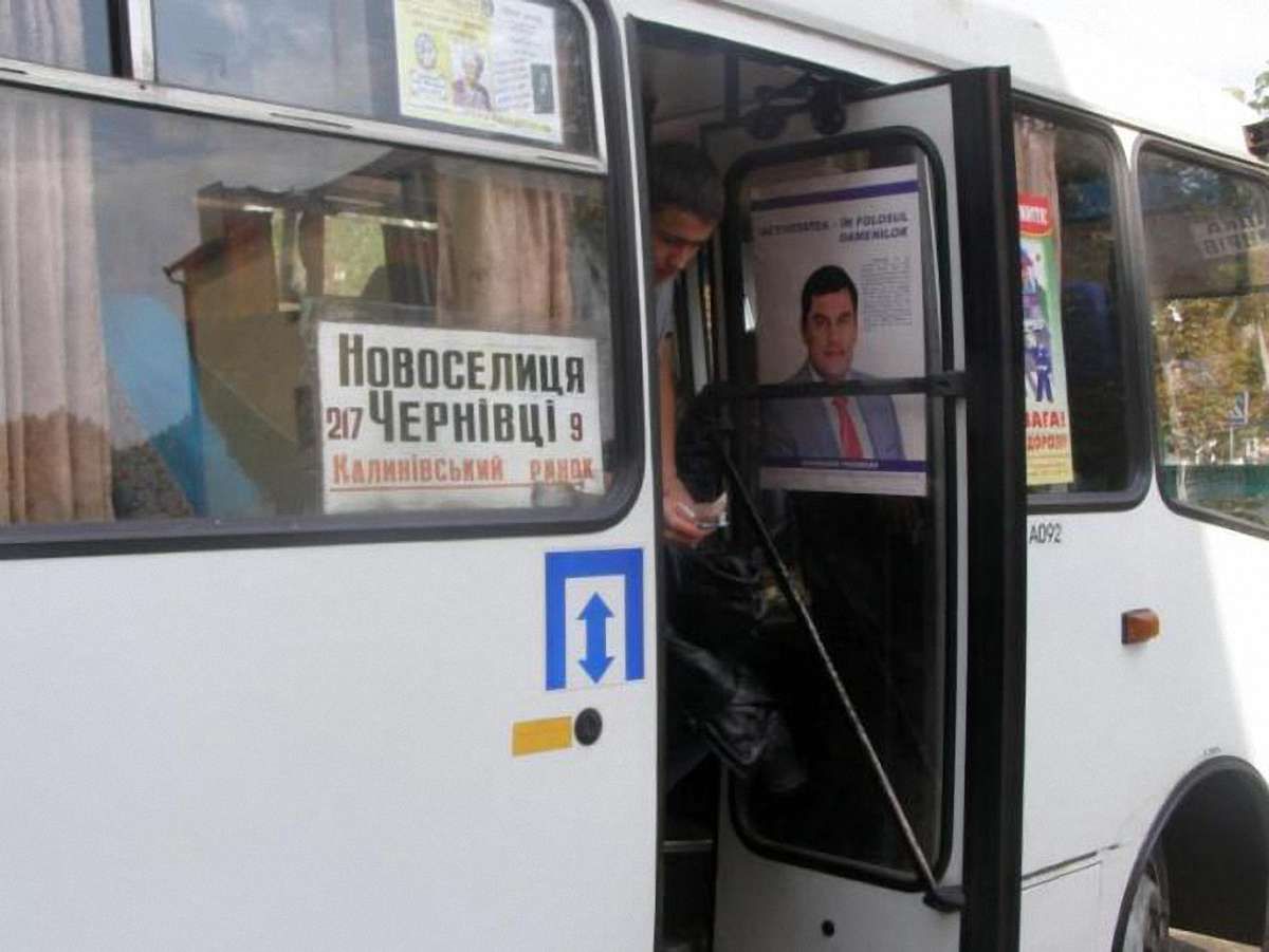 У Чернівцях кандидат-регіонал розмістив агітацію на маршрутках