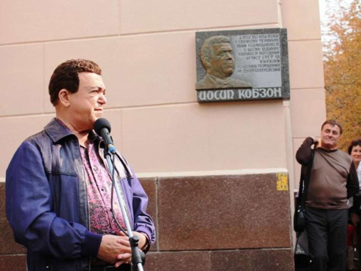 У Дніпропетровську відкрили пам’ятну дошку Кобзону