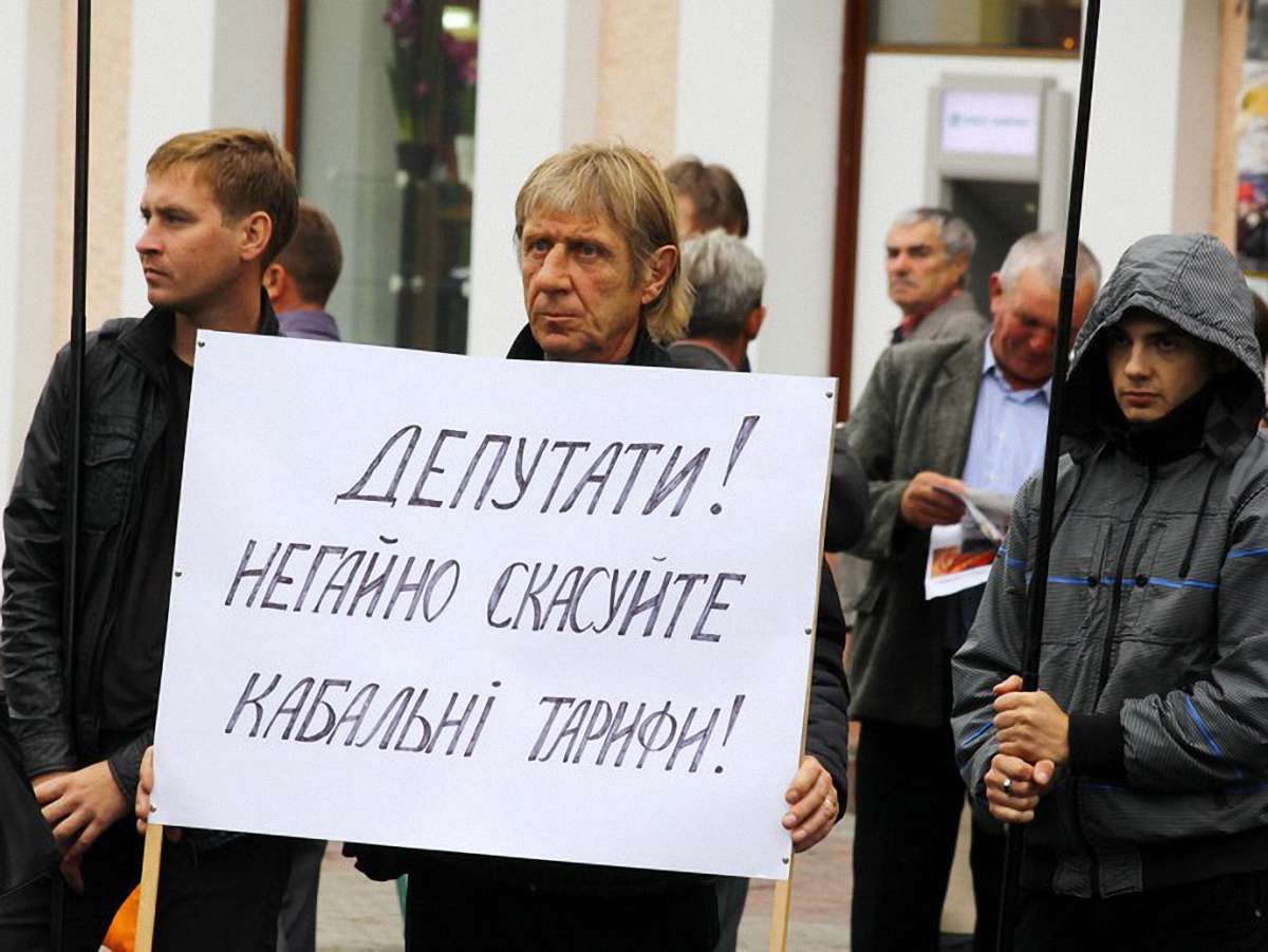 Дрогобицькі регіонали зібрали понад півтисячі підписів проти підвищення тарифів