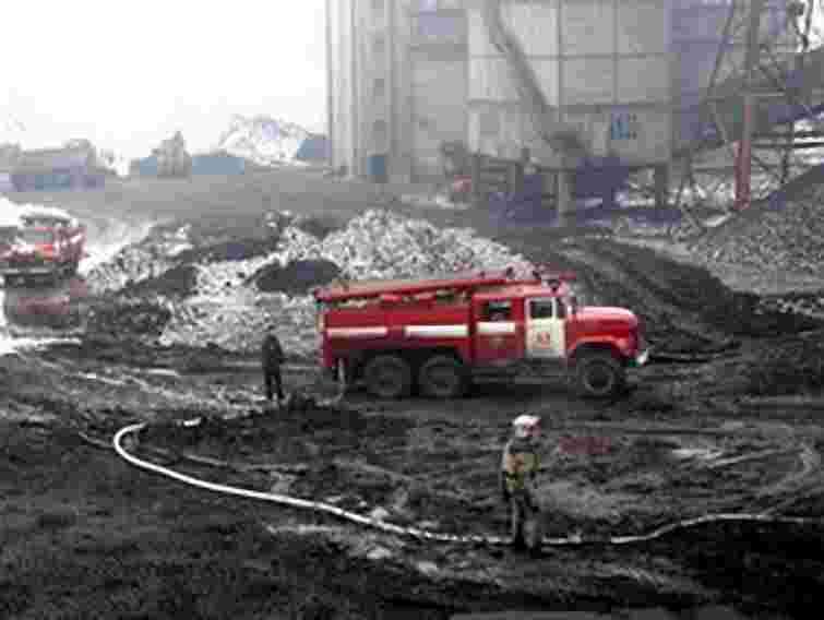 На Луганщині люди у масках зв'язали шахтарів і підпалили шахту