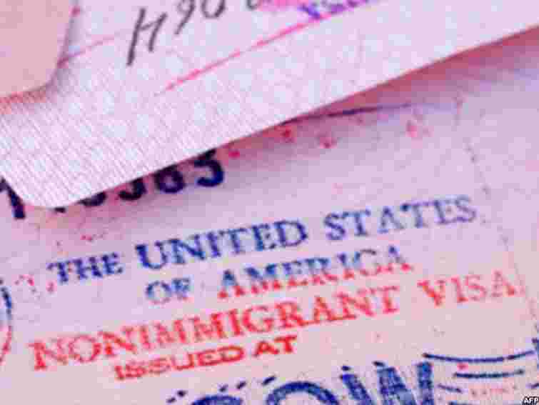 США не планують тиснути на Україну, відмовляючи у візах