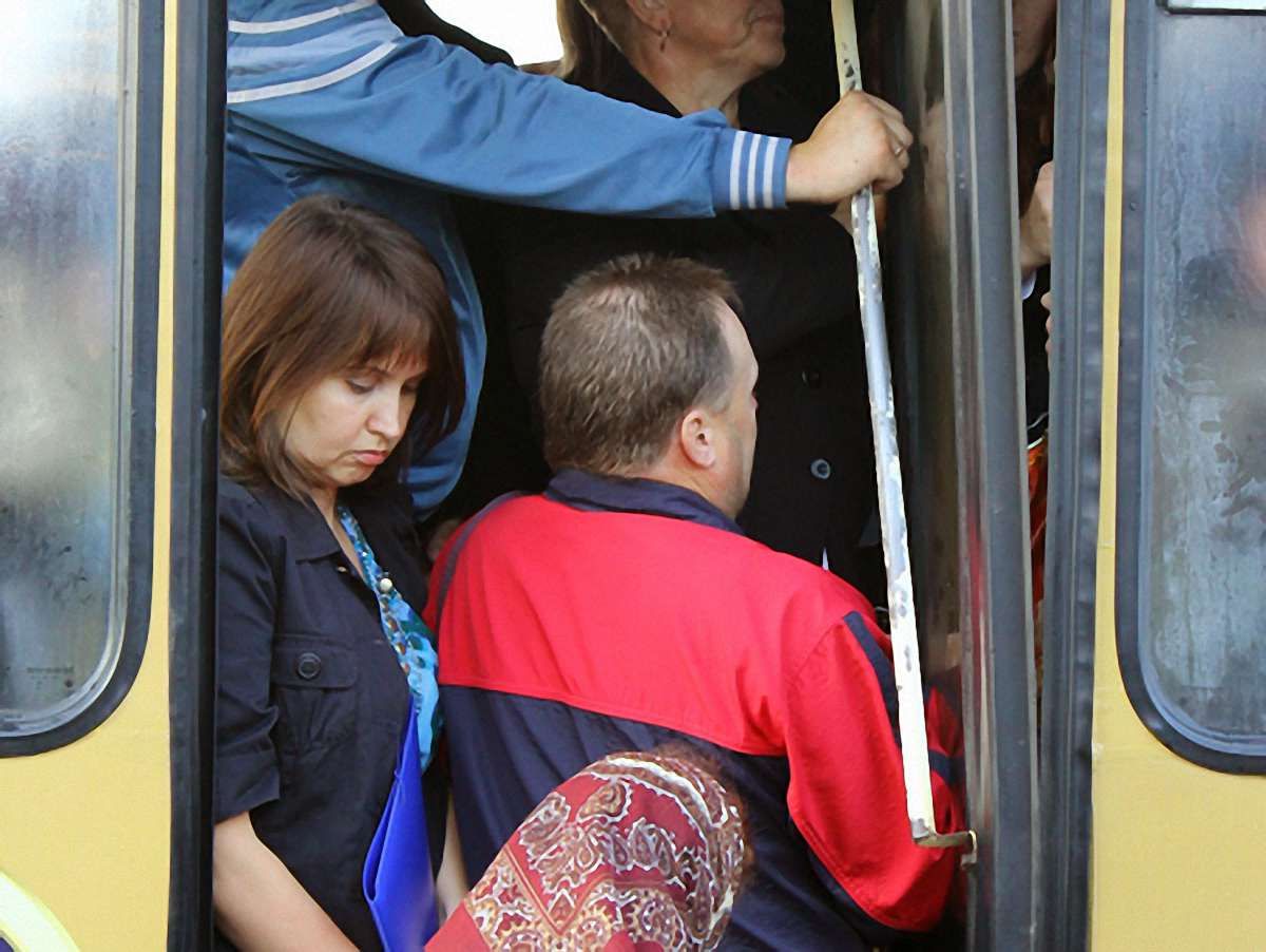 Приміські маршрутки не порушують постанови Кабміну, - ОДА