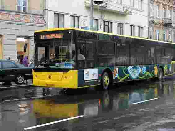 Перевізники Львова мають замінити 53 автобуси на великі