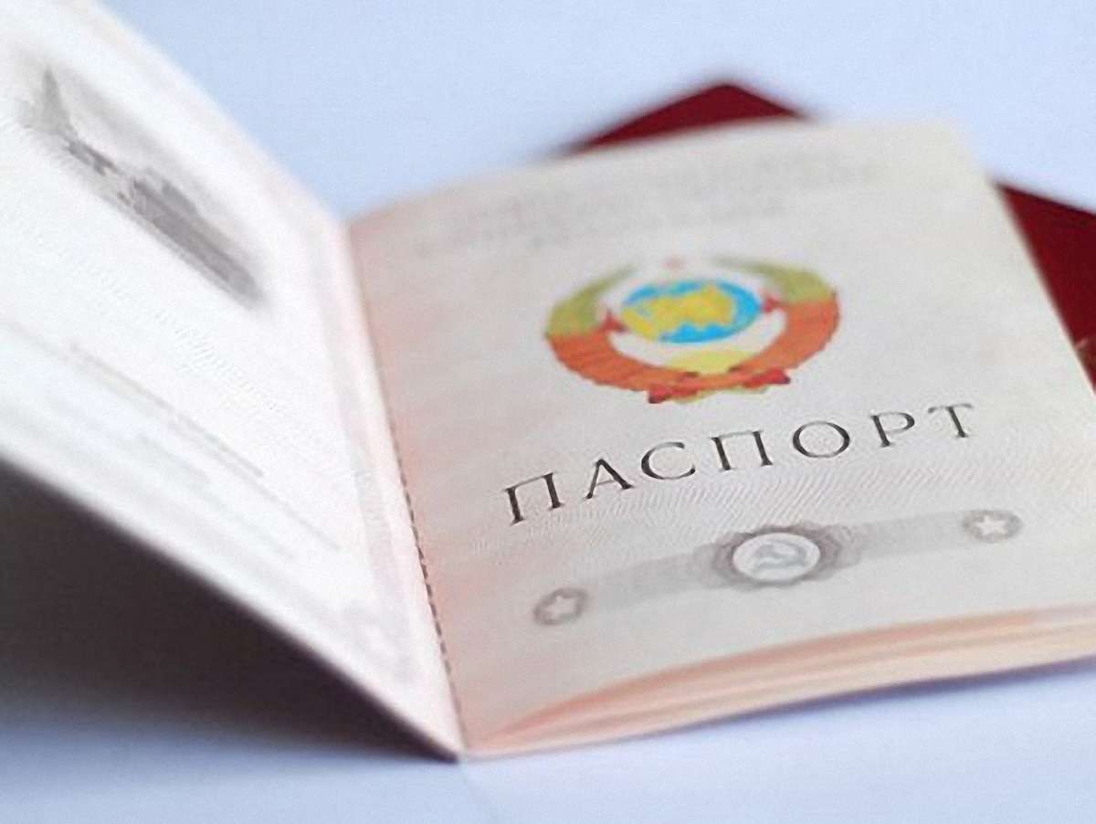 Кожен десятий українець вважає себе громадянином СРСР