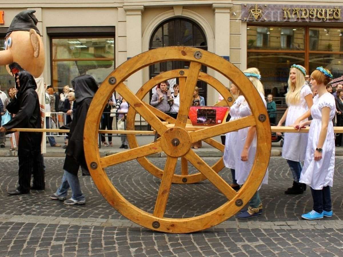 «Золотий лев» завершать «Перехресними стежками»