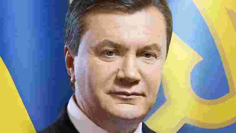 Янукович привітав освітян і пообіцяв їм неухильне поліпшення добробуту