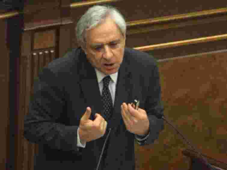 Екс-міністра МЗС Вірменії звинувачують у розтраті  $1,4 млн