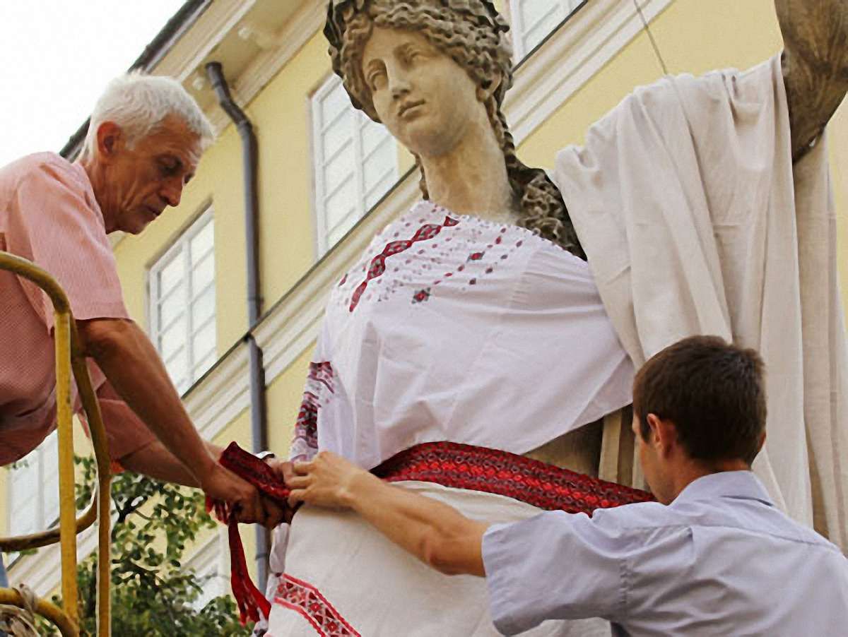 Час на девишиванкизацію