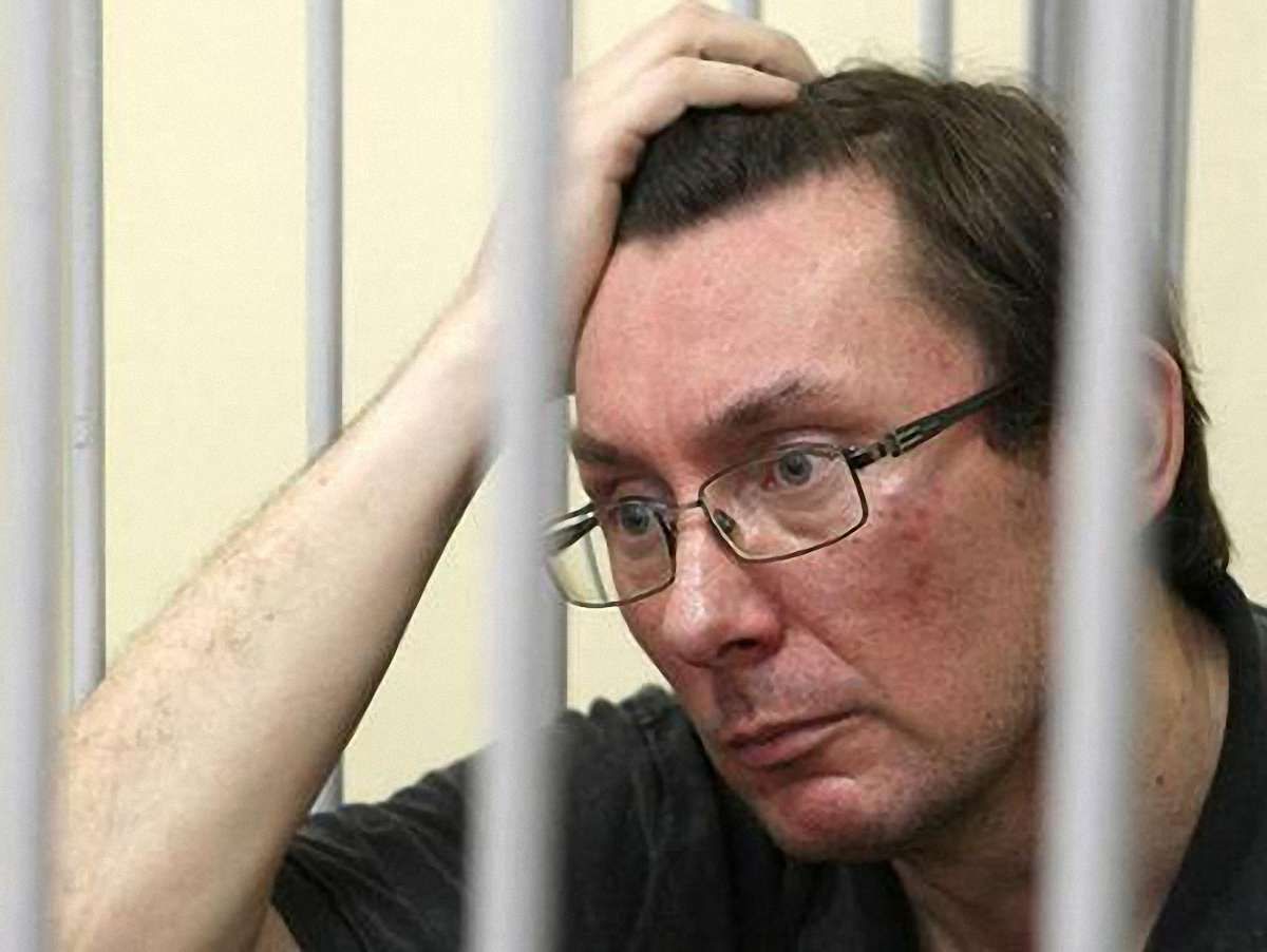 Тюремники назвали хвороби, через які можуть звільнити Луценка