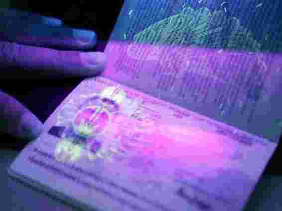 Біометричні паспорти видаватимуть українцям з 1 січня, – нардеп