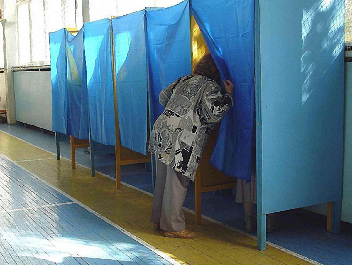 Майже половина українців вважає, що вибори нічого не змінять