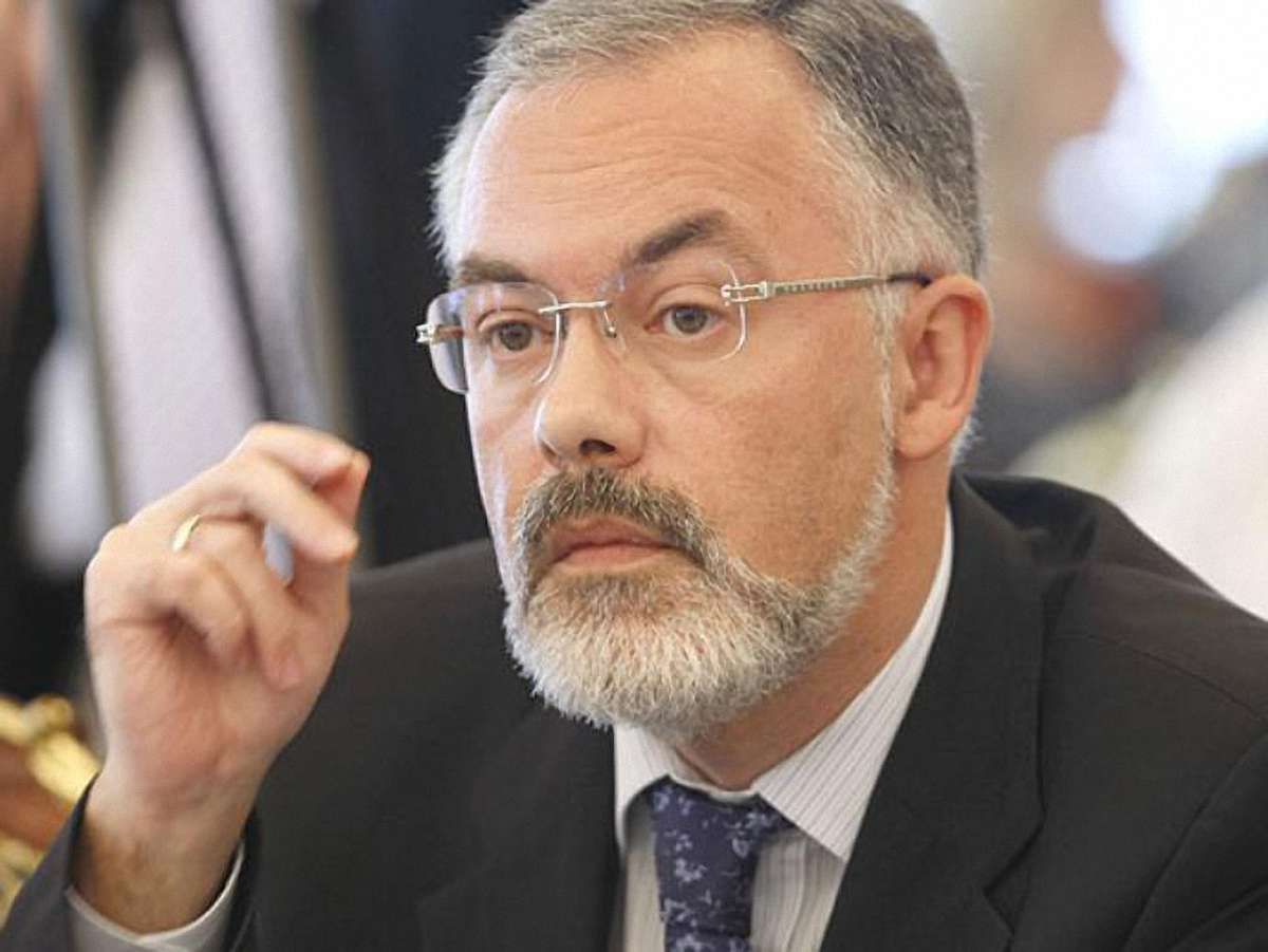 Табачник планує удосконалити підготовку міжнародних правників
