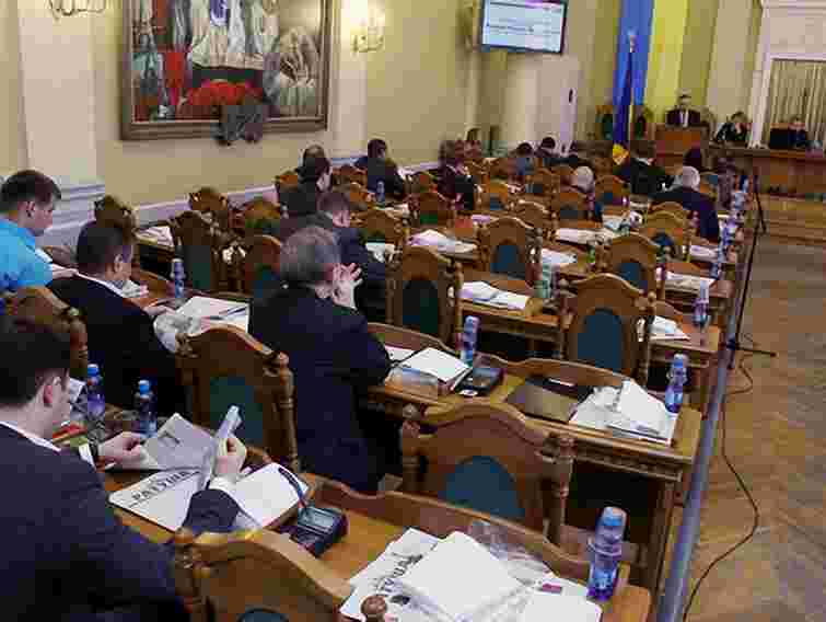 "Свободівцям" треба додатковий час на рішення, чи платити двірникам