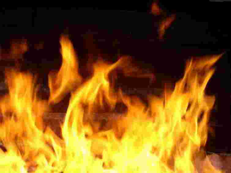 Двоє людей загинуло під час пожежі в Донецьку