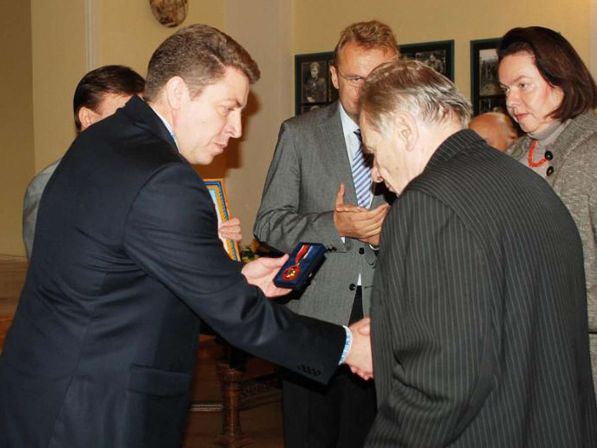 Панькевич порівняв пам'ятник Бандері зі стадіоном до Євро-2012