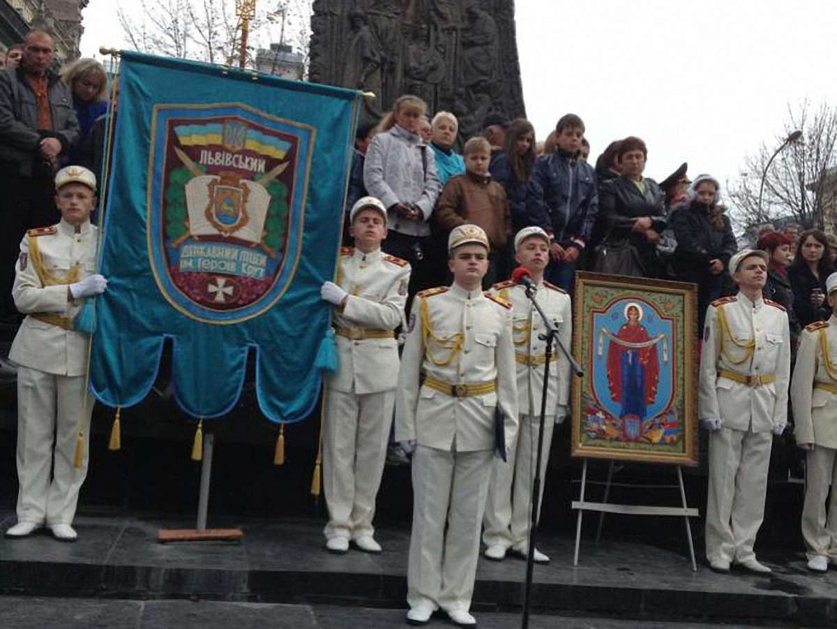 У Львові хвилиною мовчання вшанували загиблих під Крутами