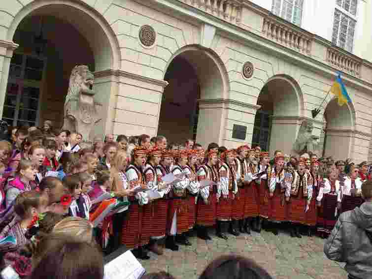 33 хори виступили у центрі Львова з нагоди річниці УПА