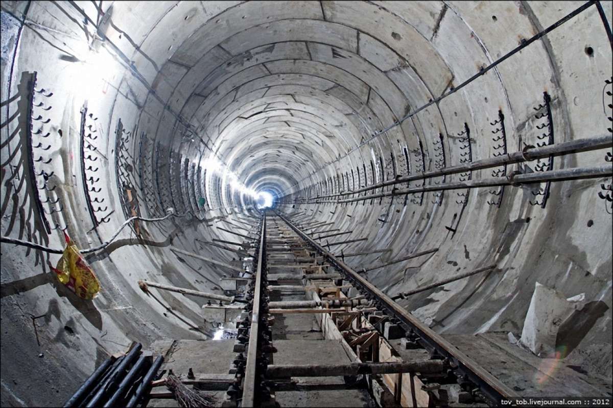 У Києві на будівництві станції метро загинув робітник
