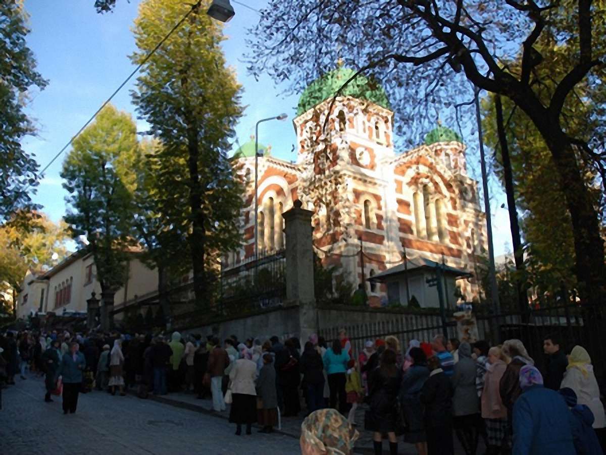 У Львові на вулиці Короленка обмежено рух транспорту