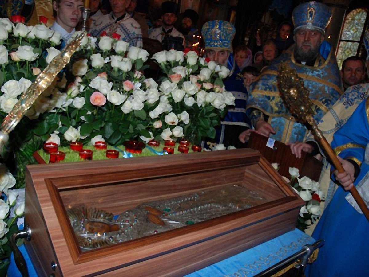 Сьогодні Плащаницю Пресвятої Богородиці забирають зі Львова. Відео