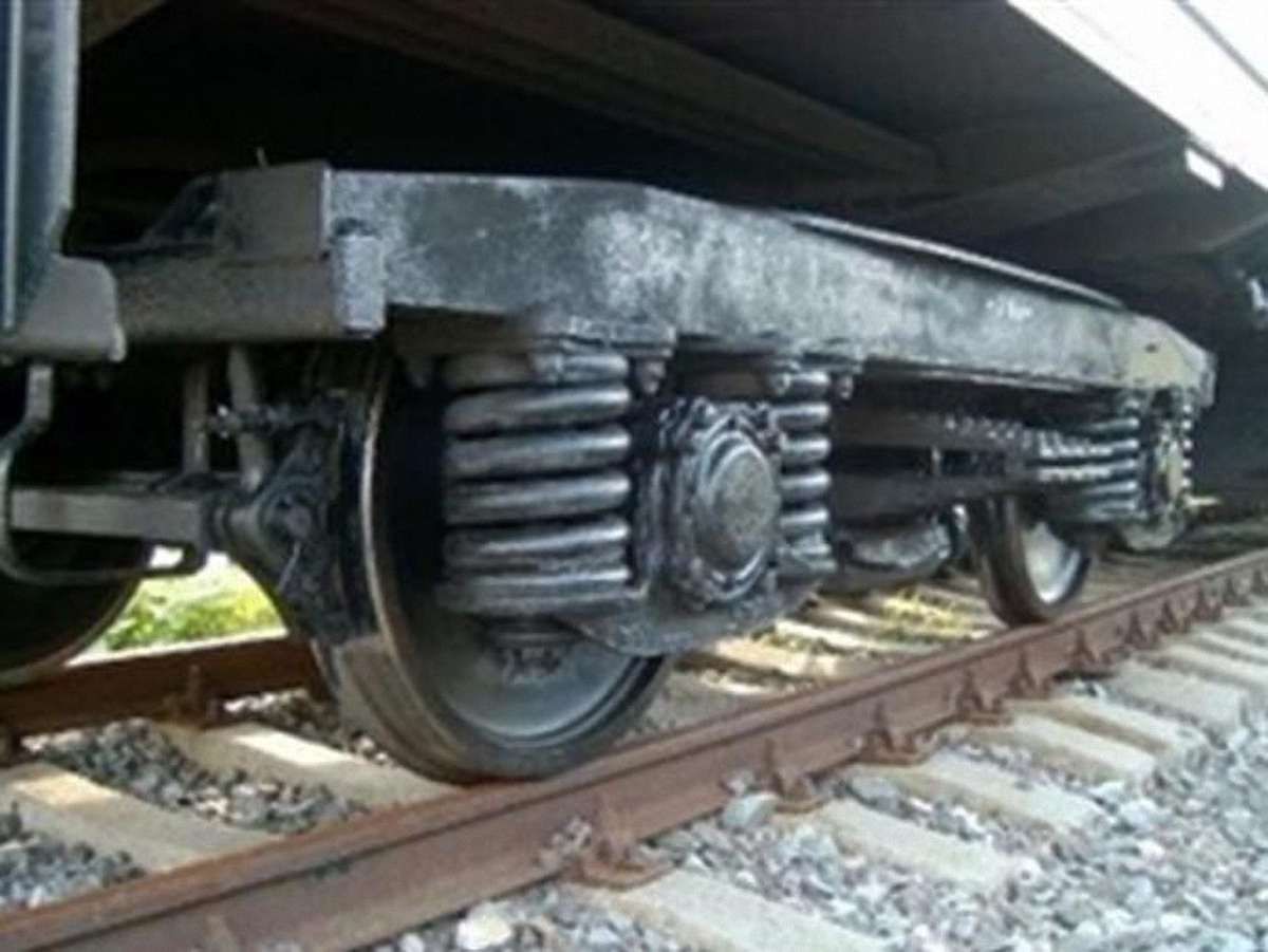 На Львівській залізниці двоє осіб загинули під колесами потяга