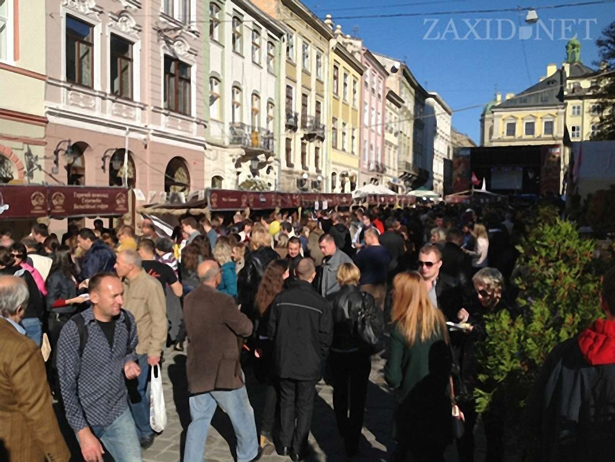 На вихідних у Львові випили понад 15 тис. літрів вина