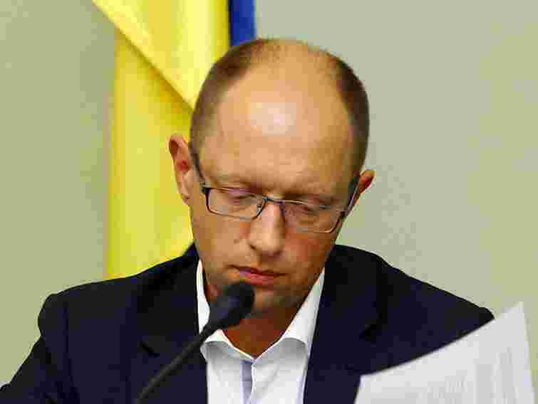 Яценюк: У бюджеті не вистачає коштів на 2 останні місяці року
