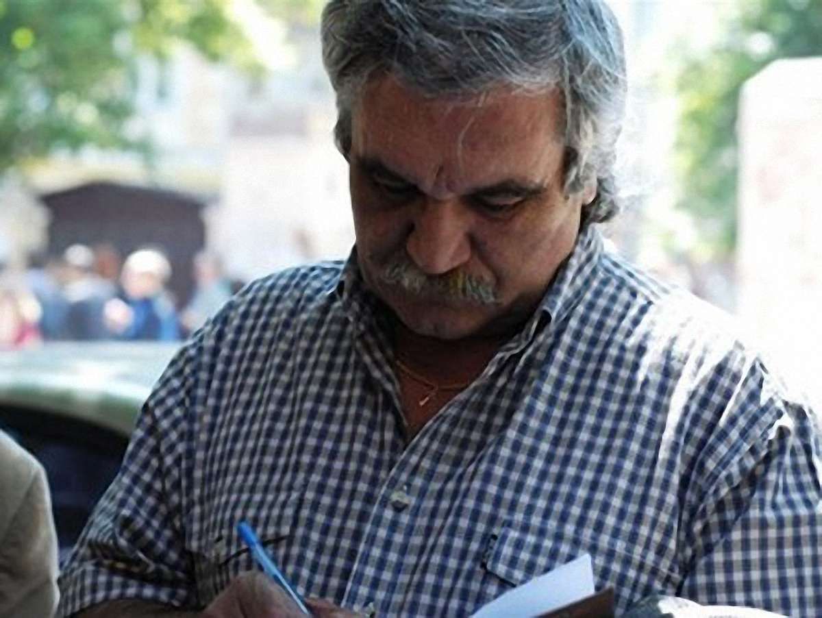 Шкляр про штраф за цигарку: Це тільки привід вилучити «Залишенця»
